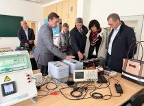 Lithuanian MPs visiting KTU solar plant