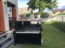 Receiving the piano from Ravinai family
