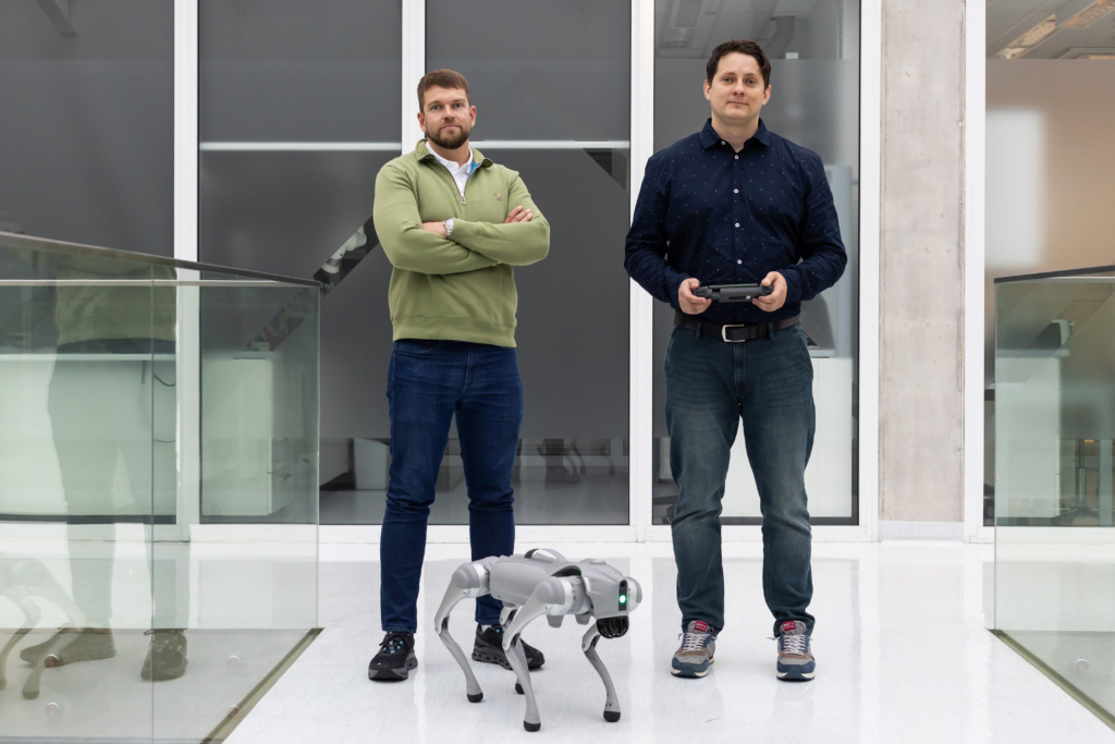 „SustAInLivWork“ Robotinis šuo (4) A Unitree Go2 Quadruped Robot