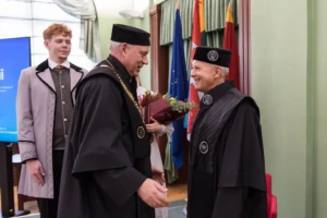 Dr Arturas Vailionis awarded KTU Honorary Doctor title and insignia